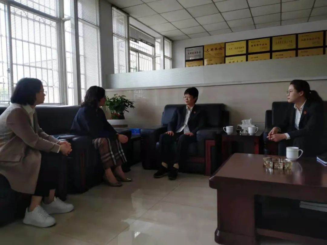Heltidsdomare Zheng Yuqing och president Du Hangli vid Shengzhou People's Court kom till vårt företag för att vägleda vårt arbete