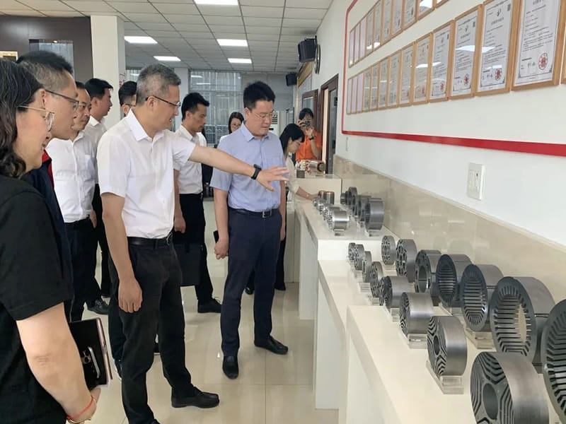 Sekreterare Xu Jianyi åkte till Changle Town för att utföra företagstjänster och besökte Zhejiang Jufeng Co., Ltd. och andra företag