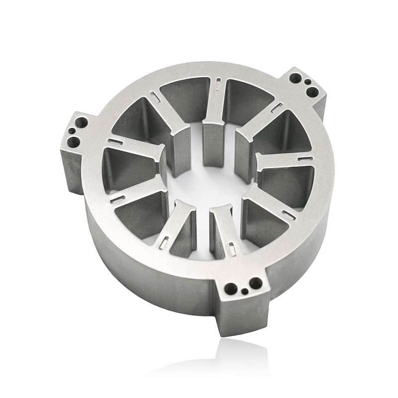 Hur påverkar lamineringarna i en industriell fläktstatorkärna virvelströmsförluster, magnetisk effektivitet och värmealstring i industriella fläktmotorer?